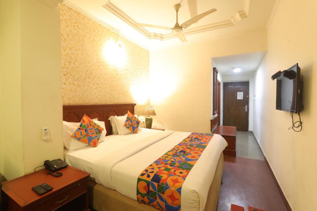 Hotel Mohan Lakhnau Kültér fotó