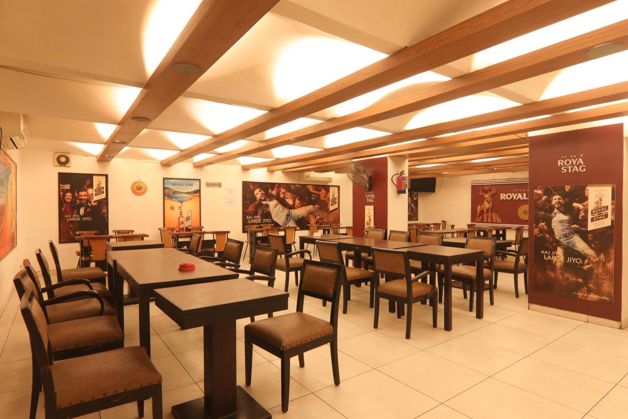 Hotel Mohan Lakhnau Kültér fotó