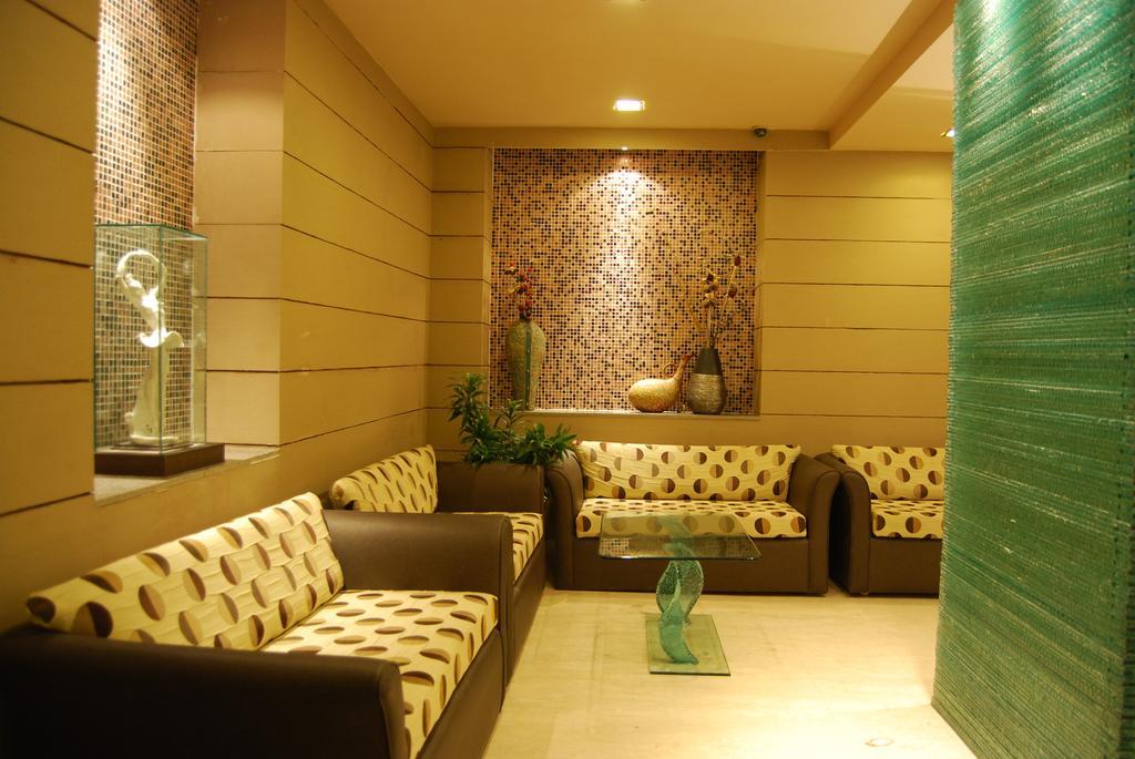 Hotel Mohan Lakhnau Kültér fotó